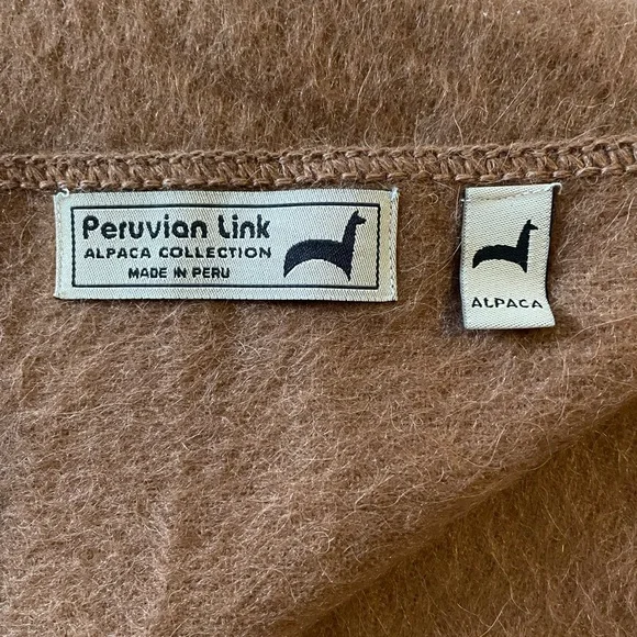 Gorgeous alpaca scarf NWT - Picture 3 of 3